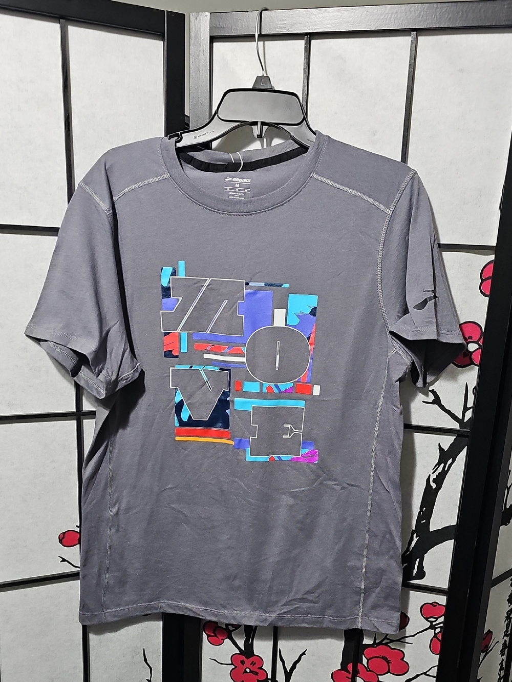 Brooks Move‎ Gray T-Shirt Size Medium NWT